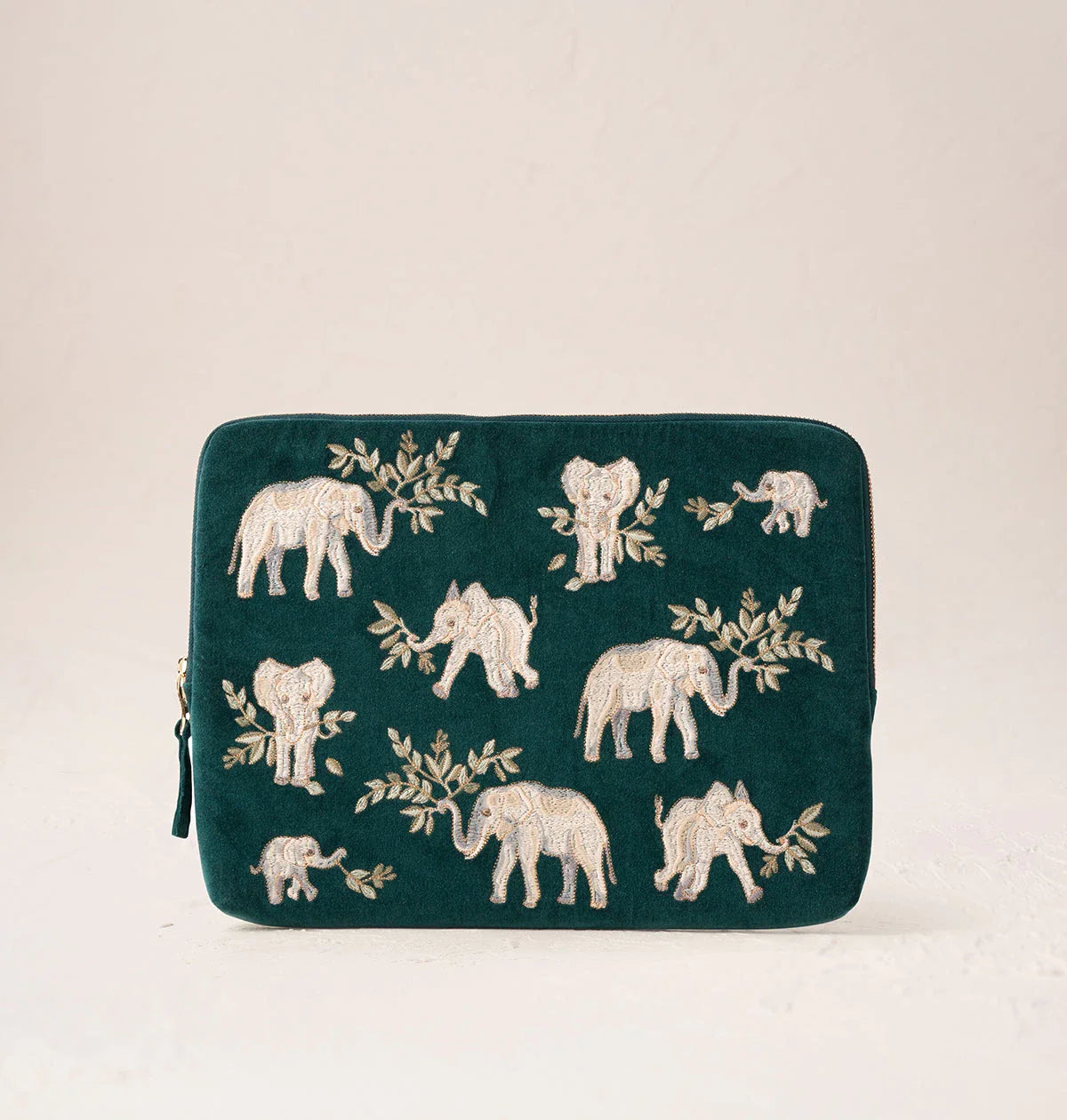 【Elizabeth Scarlett】ケース Elephant Herd Laptop Case Large – Elizabeth Scarlett