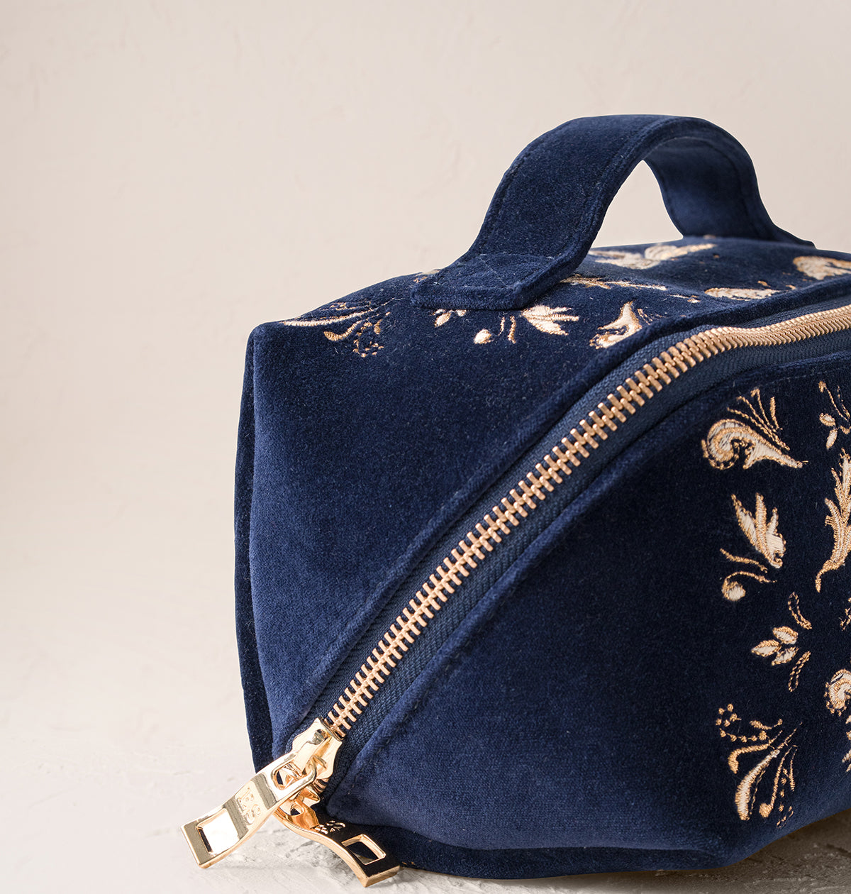 Provençal Bee Open Flat Makeup Bag