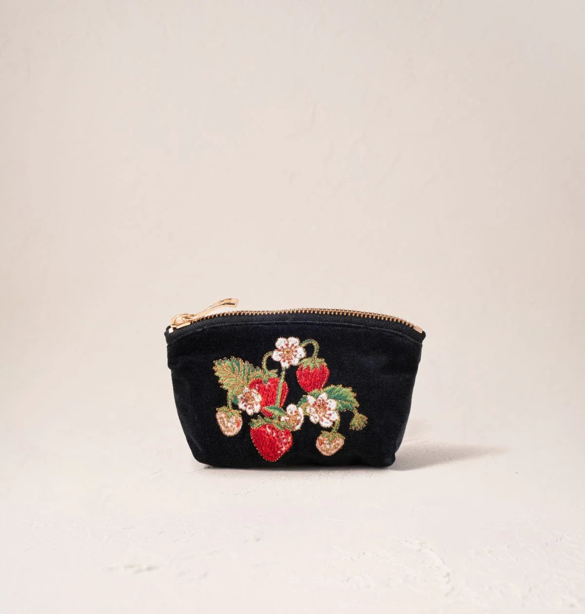 日本未入荷【Elizabeth Scarlett】Coin Purse Strawberries Coin Purse in Charcoal | Elizabeth Scarlett