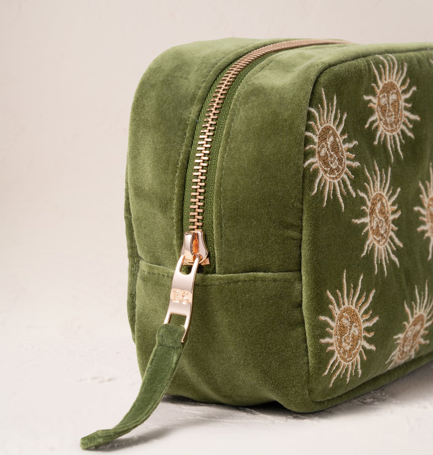 Sun Goddess Velvet Makeup Bag - Fern Green
