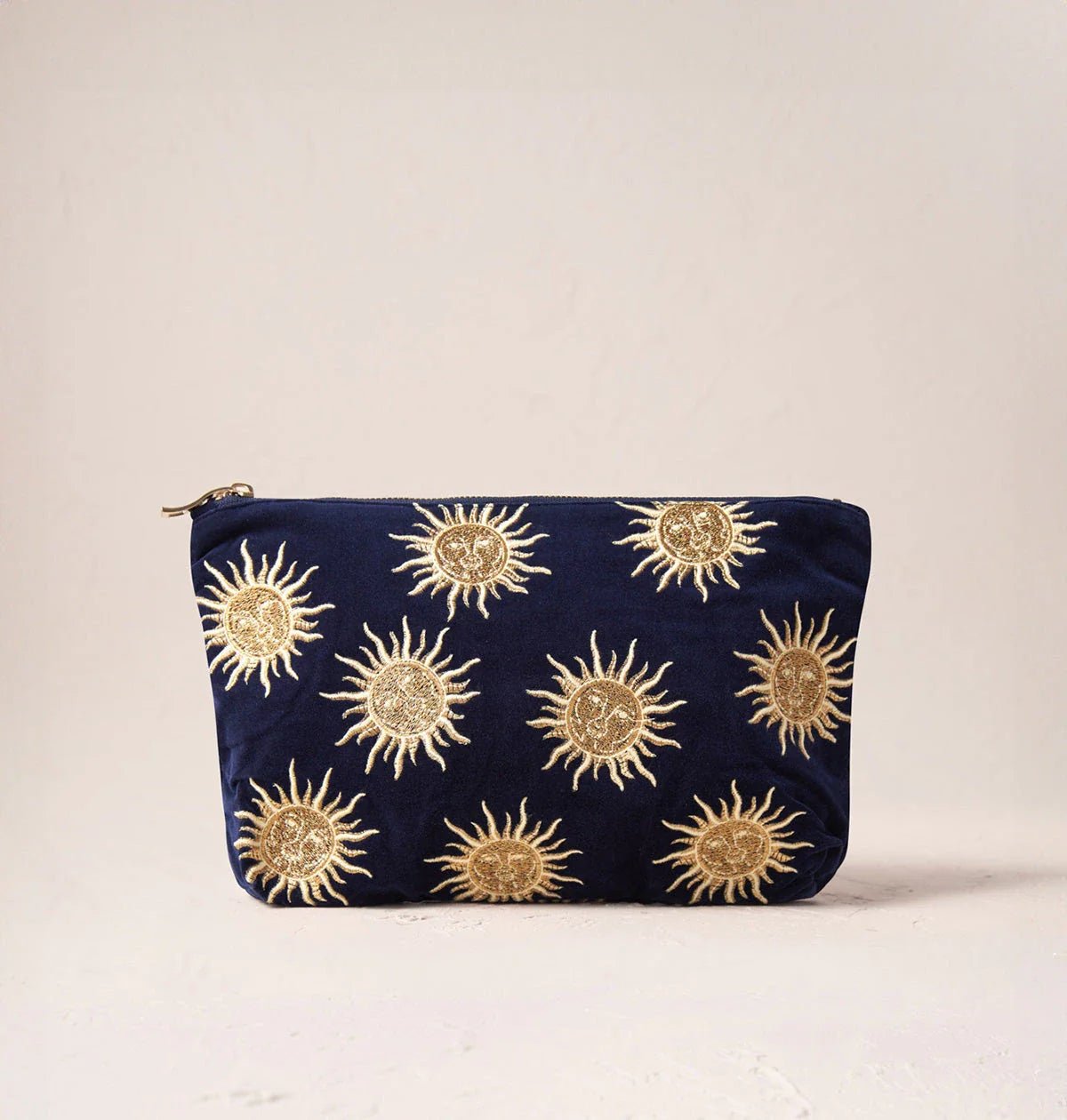 Elizabeth Scarlett 太陽刺繍　ネイビー　エブリデイポーチ Sun Goddess Everyday Pouch – Elizabeth Scarlett