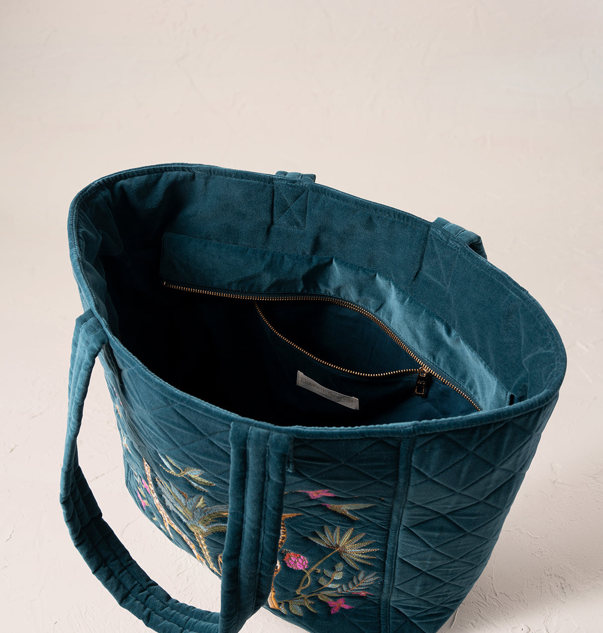 Wild Giraffe Palm Tote