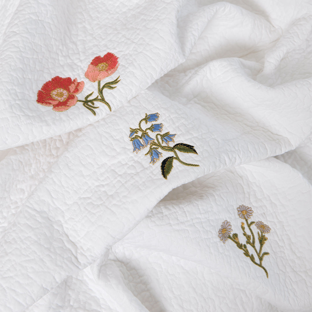 British Blooms White Cotton Quilt