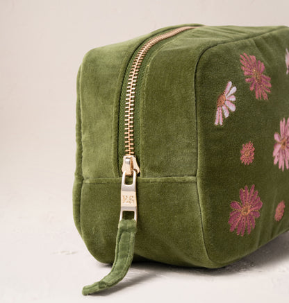 Travel Set x Cowshed