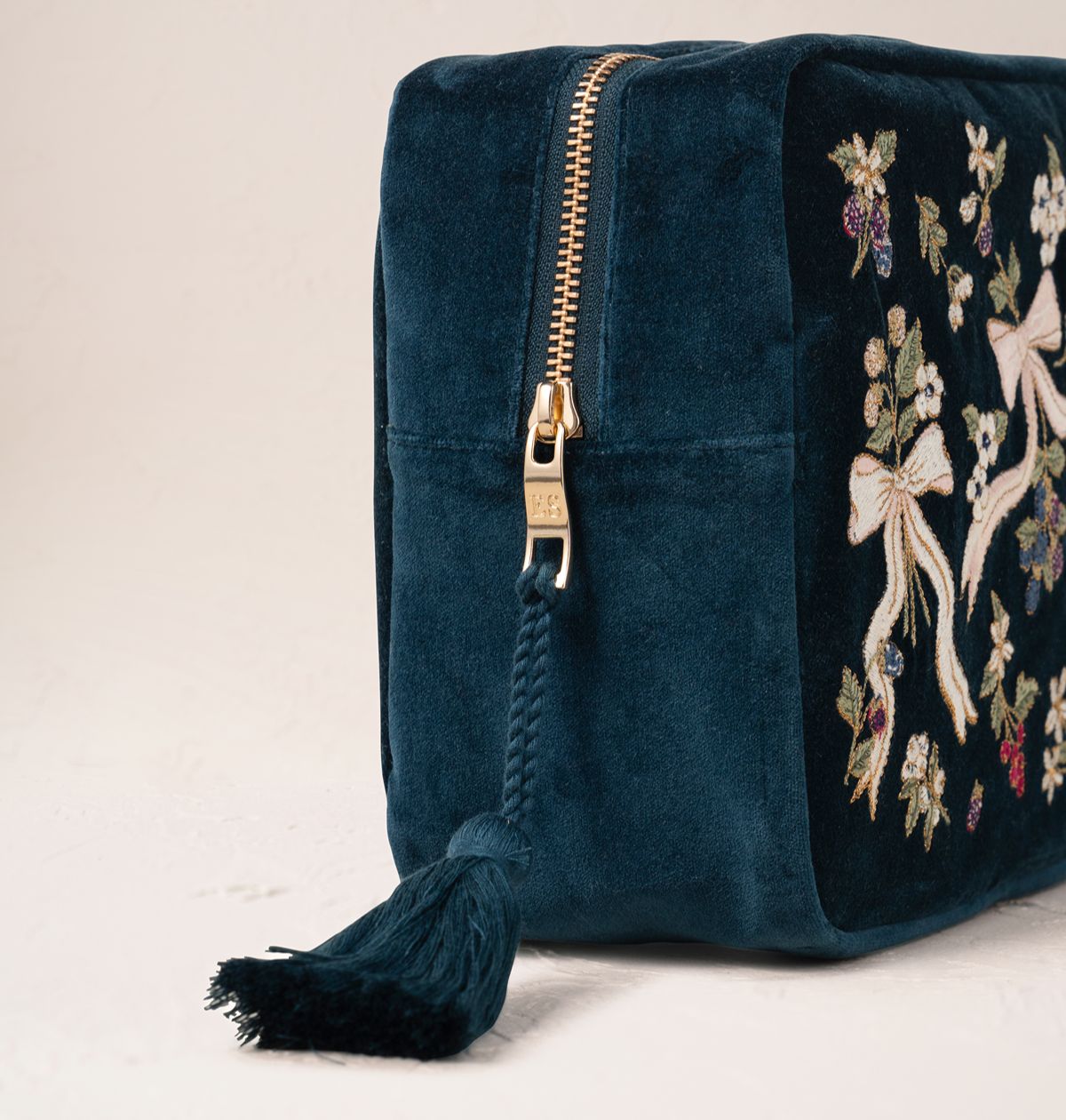 Berries & Bows Wash Bag