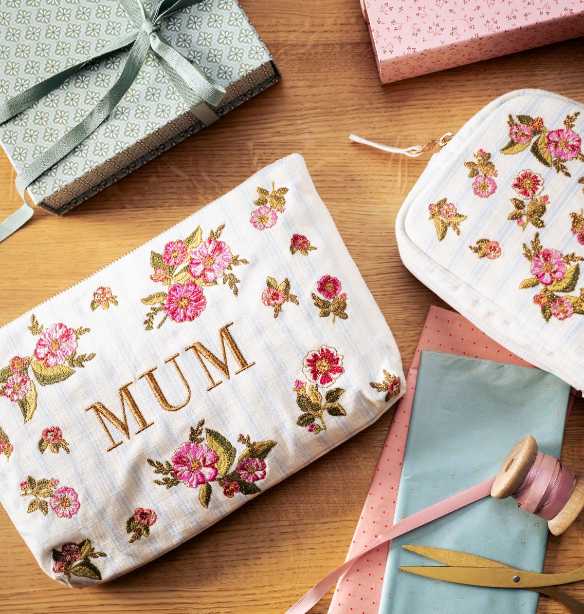 Floral Bouquet Stripe Mum Printed Everyday Pouch