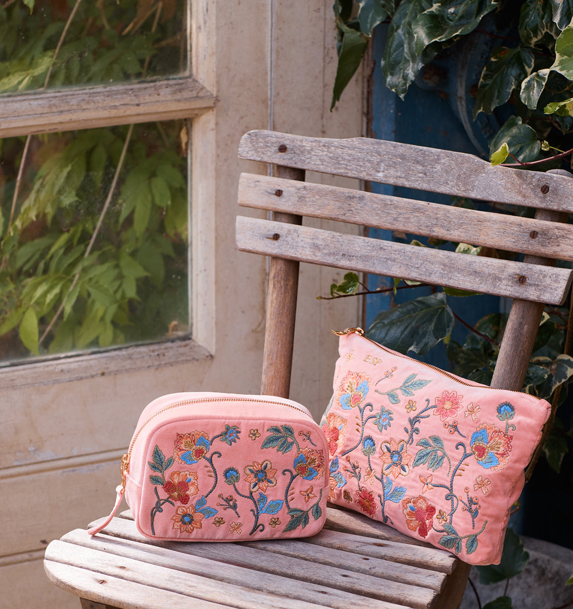 Elizabeth Scarlett ミツバチ柄ハンドメイドポーチ 新品未使用 Elizabeth Scarlett 蜂刺繍ポーチ Elizabeth Scarlett