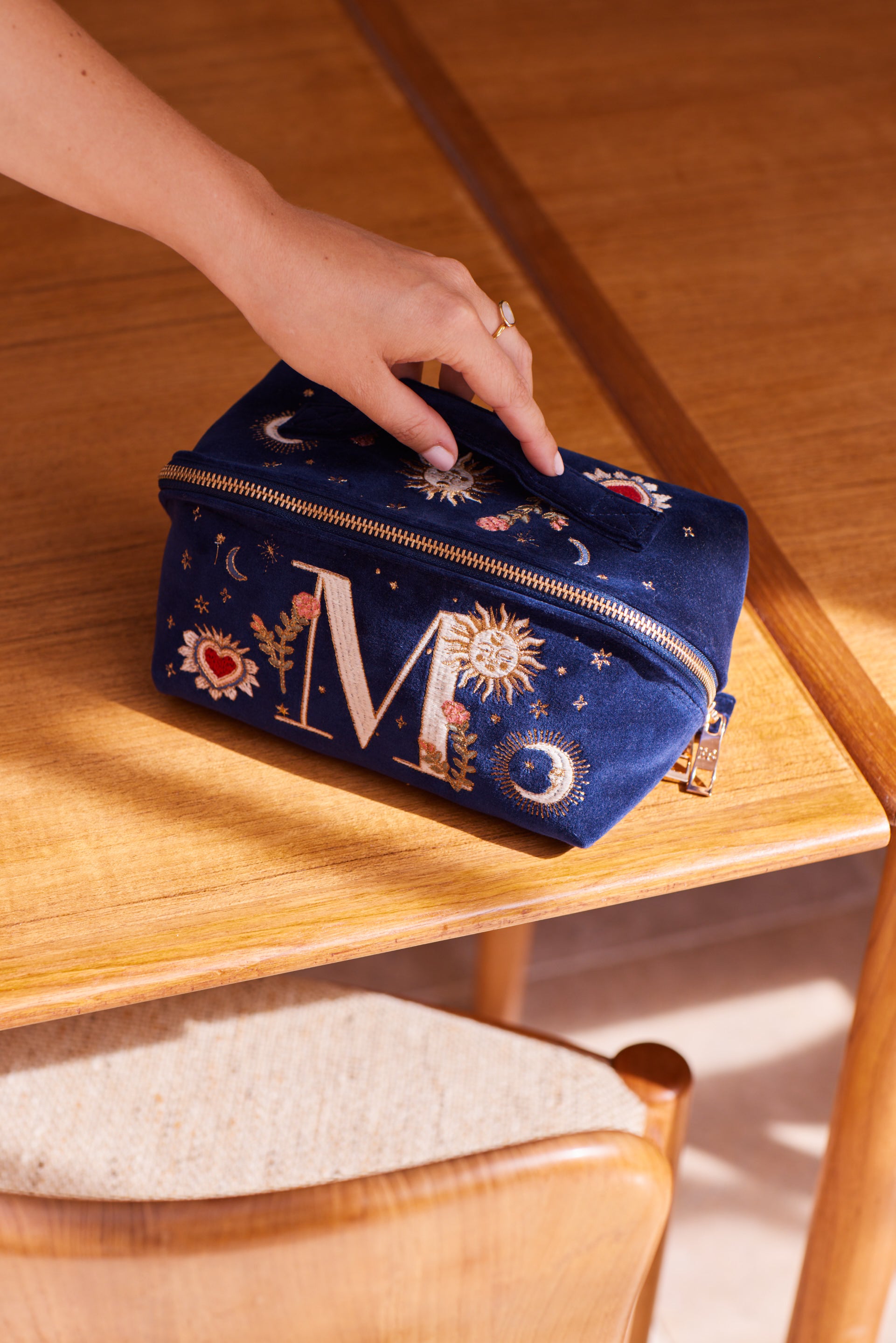 Elizabeth Scarlett Open Flat Makeup Bag | Official Store