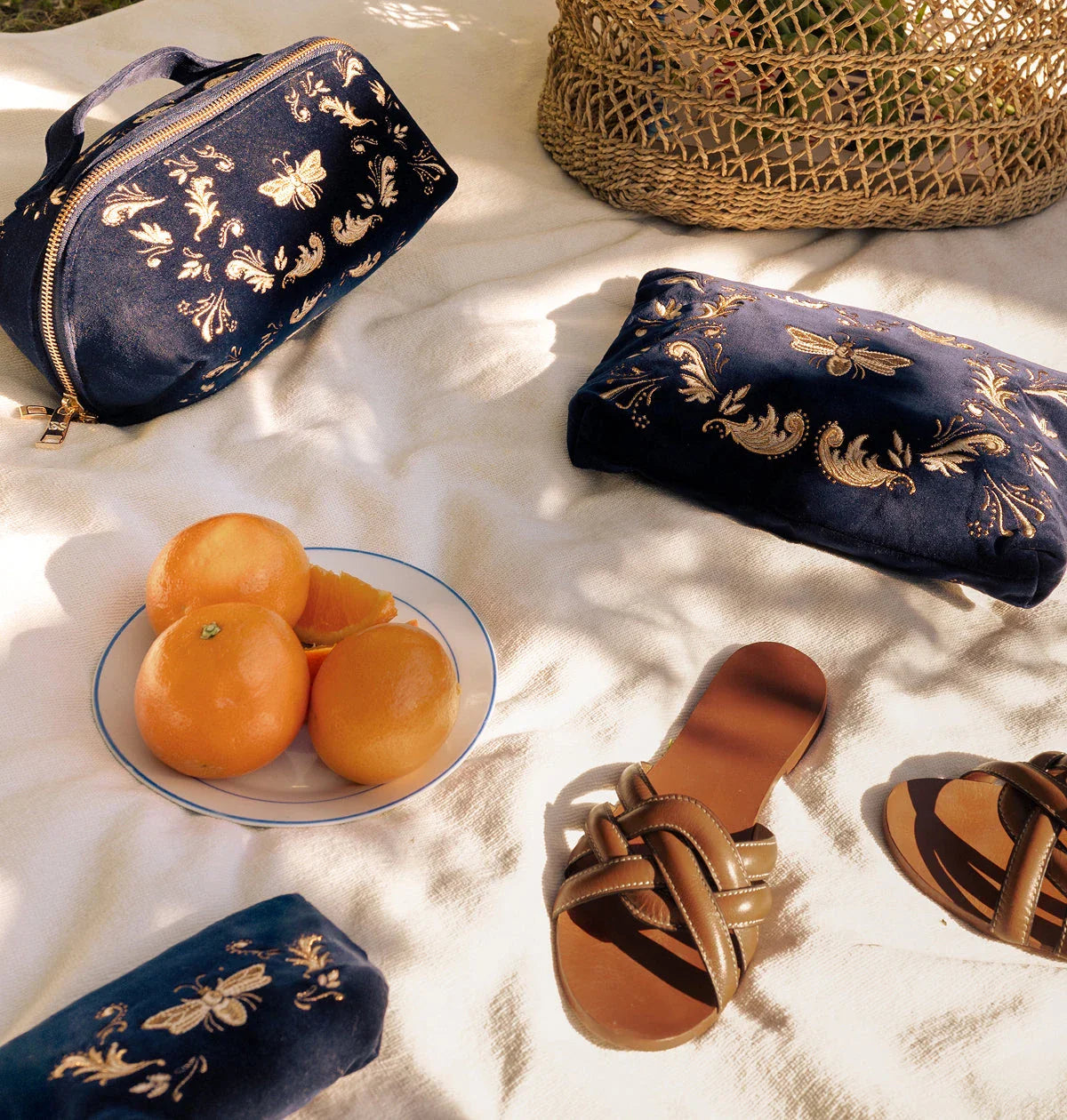 Proven√ßal Bee Open Flat Makeup Bag