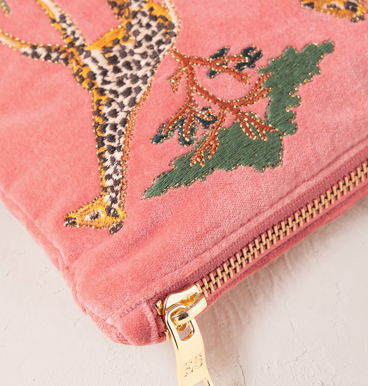 【新品】Elizabeth Scarlett Giraffe Herd ポーチ Giraffe Herd Everyday Pouch – Elizabeth Scarlett