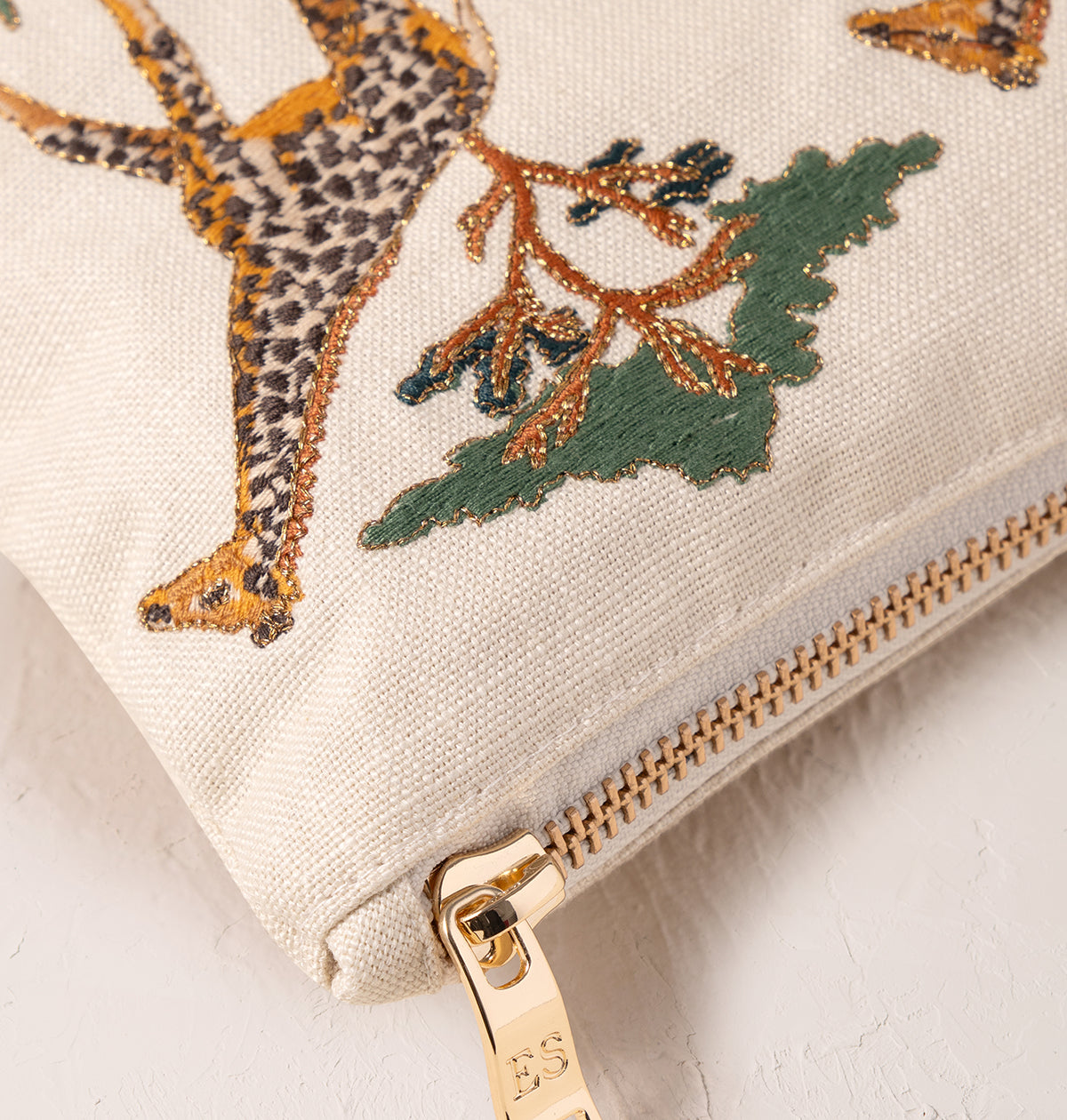 【新品】Elizabeth Scarlett Giraffe Herd ポーチ Giraffe Herd Everyday Pouch – Elizabeth Scarlett