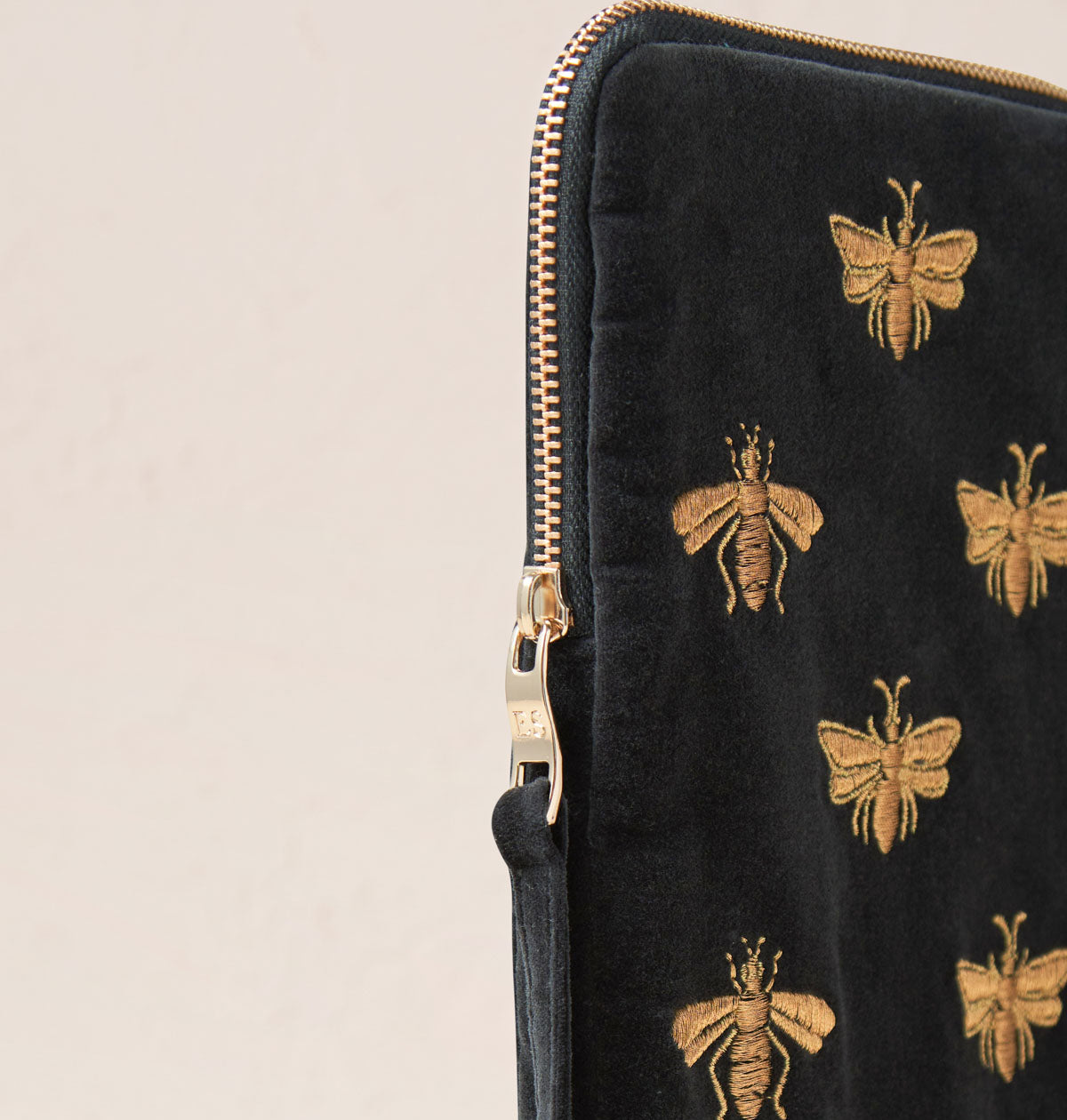 Elizabeth Scarlett ミツバチポーチ Honey Bee Mini Pouch – Elizabeth Scarlett