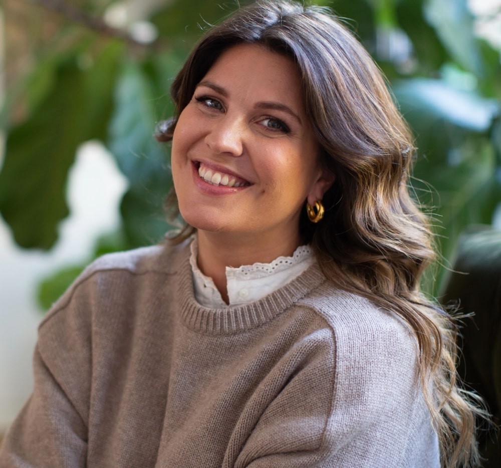 Elizabeth Scarlett Insiders