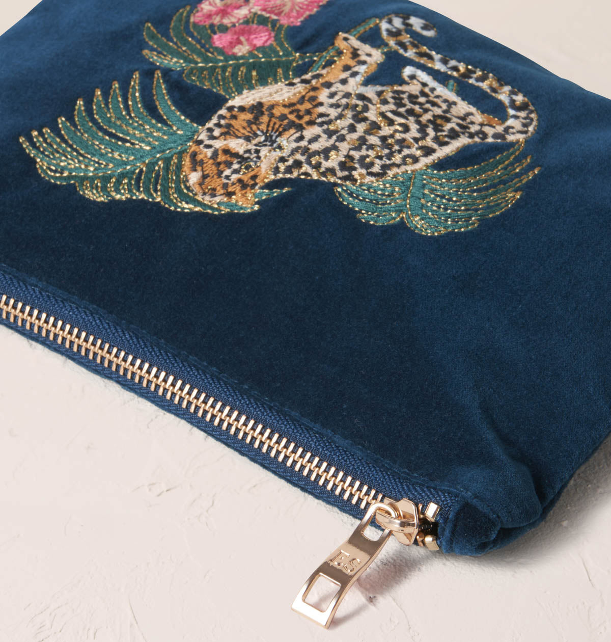 Elizabeth Scarlett ジャングルジャガー ベルベット ミニポーチ Jungle Jaguar Mini Pouch – Elizabeth Scarlett