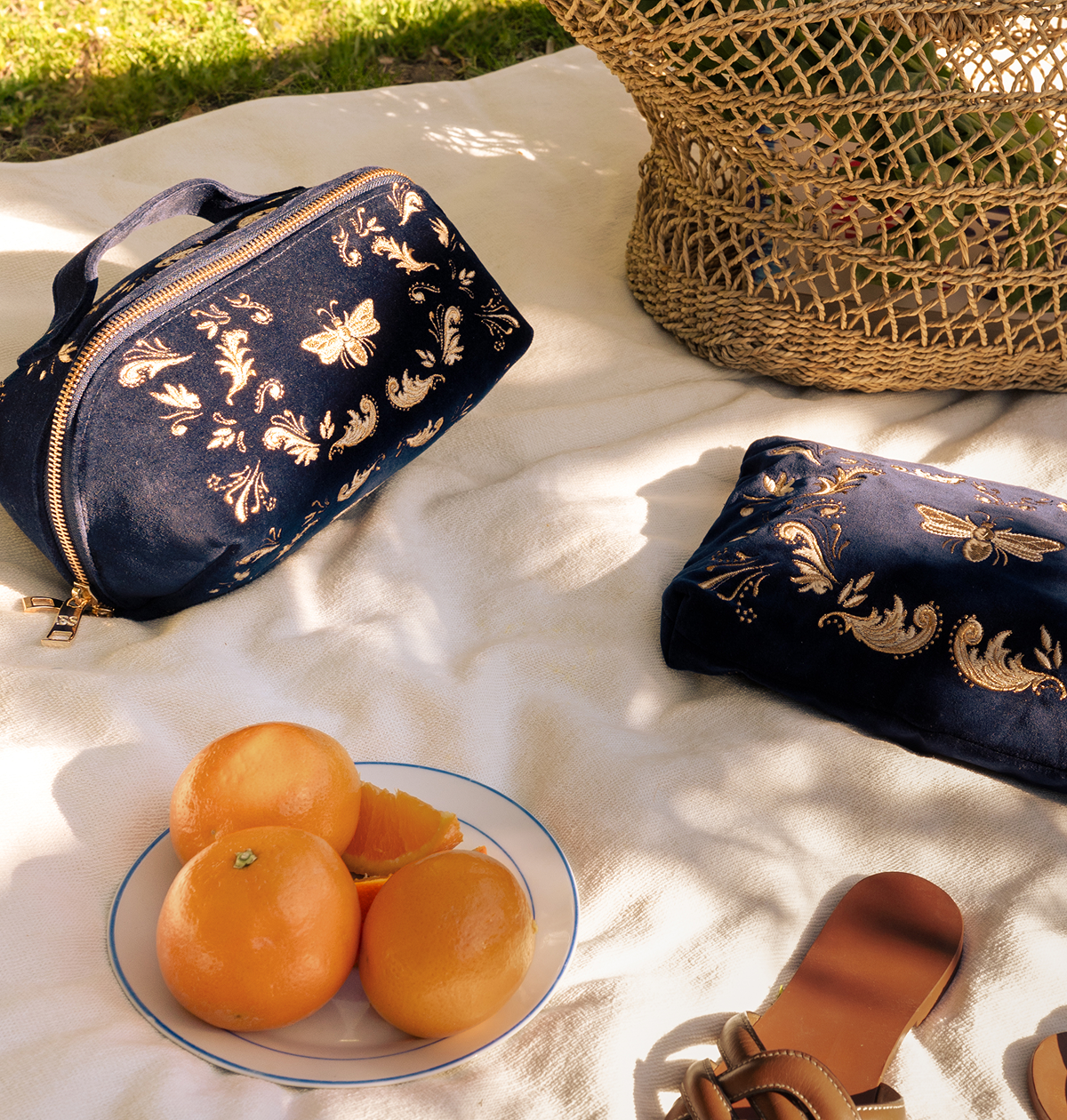 Provencal Bee Open Flat Makeup Bag