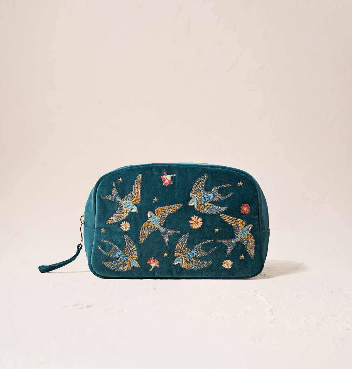 Elizabeth Scarlett Makeup Bag | Beauty, Travel