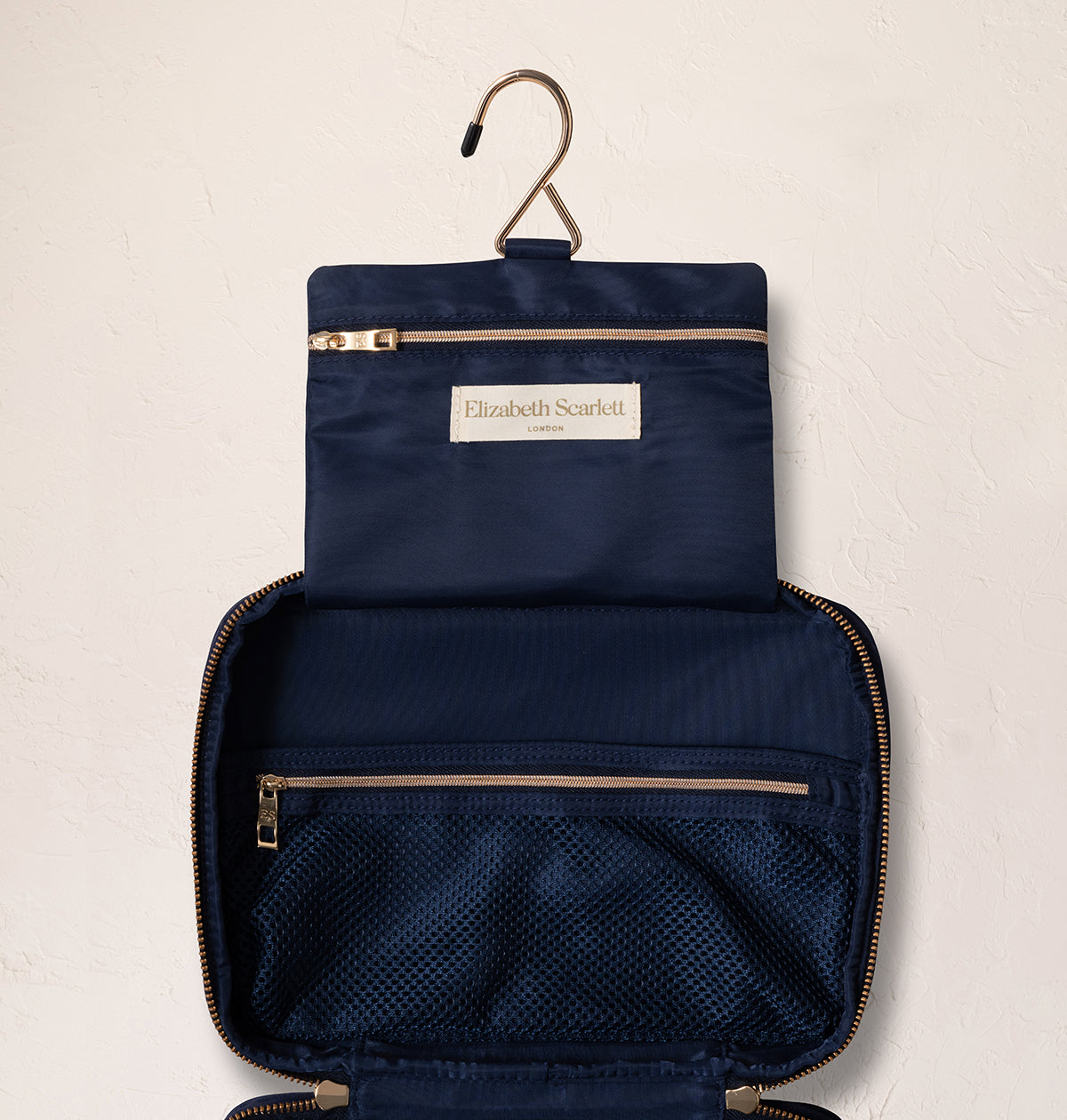 Turtle Conservation Hanging Wash Bag