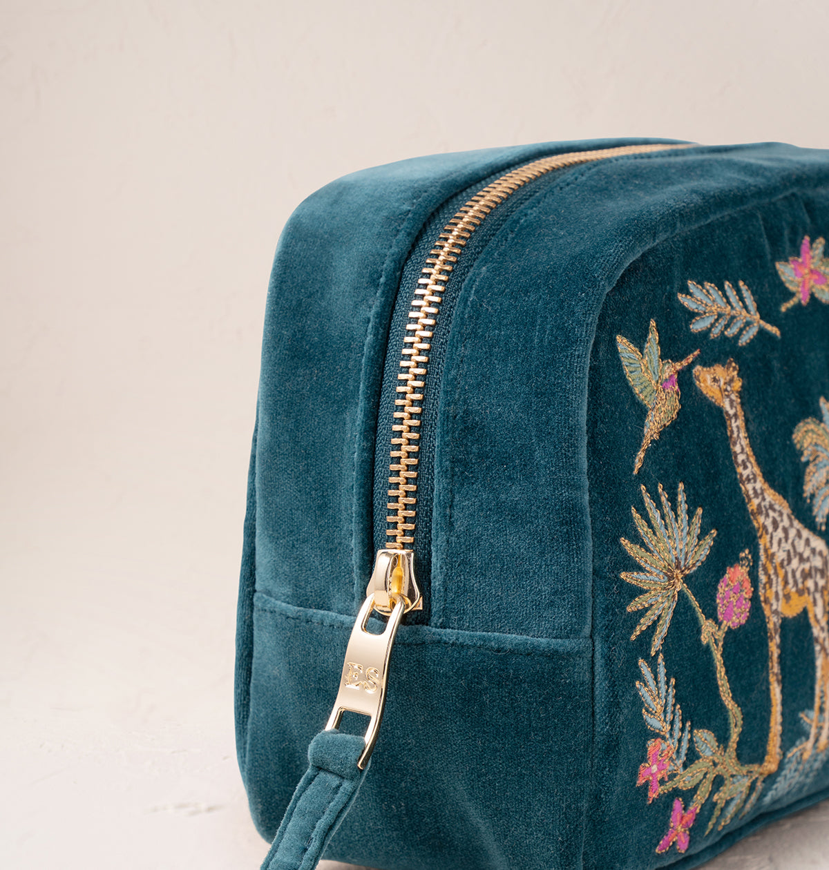 Wild Giraffe Palm Wash Bag
