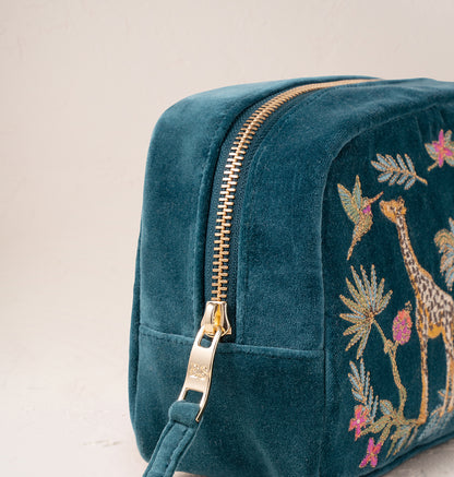 Wild Giraffe Palm Wash Bag