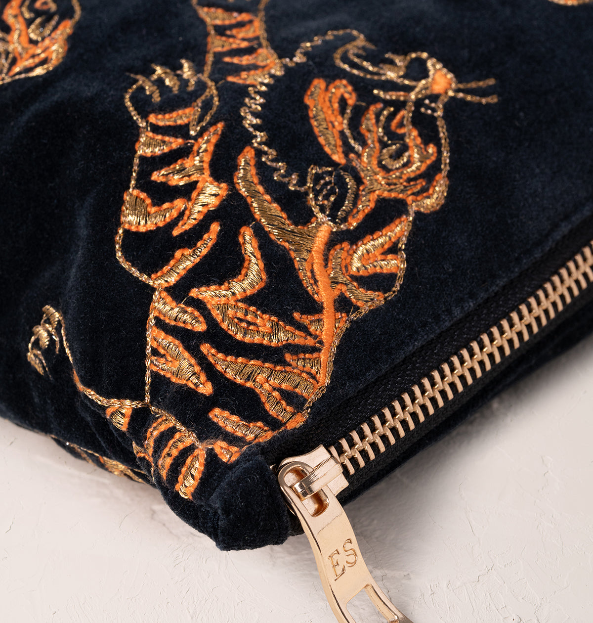 【公式売り切れ】Elizabeth Scarlett ポーチ タイガー Wild Tiger Mini Pouch – Elizabeth Scarlett