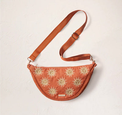 Adjustable & detachable straps - For hands-free ease