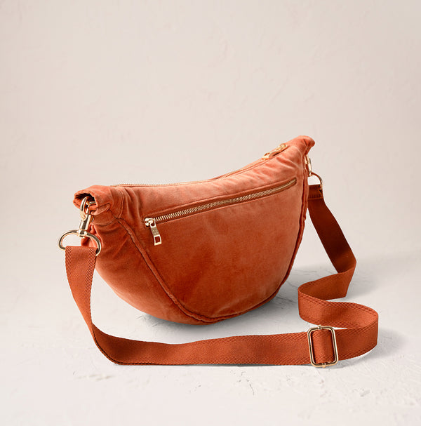 Three zipped Pockets - Keep valuables safe and sound